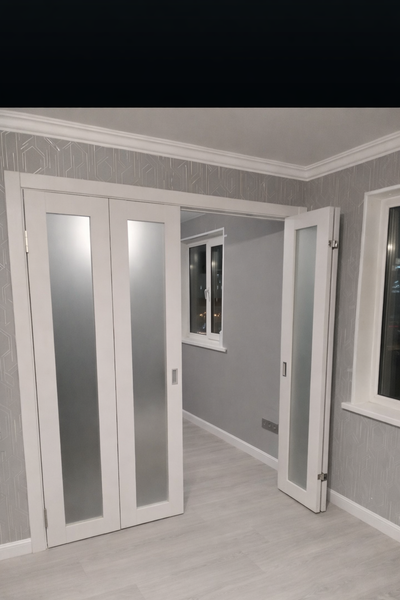 Дверь-книжка с остеклением (двухстороннее складывание)